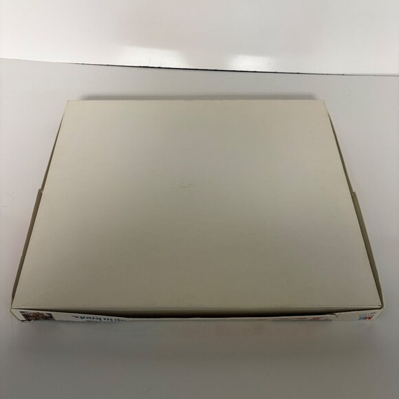 Twister Board Game 1987 MB Milton Bradley Ages 6+ 2-4 Players Classic Family Fun - Picture 9 of 10